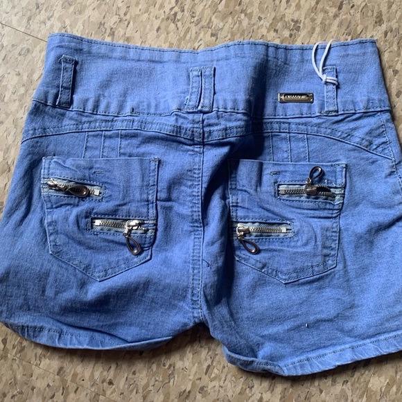 (XS/S) Bundle of 3 Pairs of Shorts - Picture 5 of 7